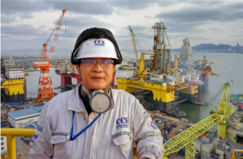 他是CCS船級社國家承認“深海一號”的主任驗船師，尋找最美驗船師